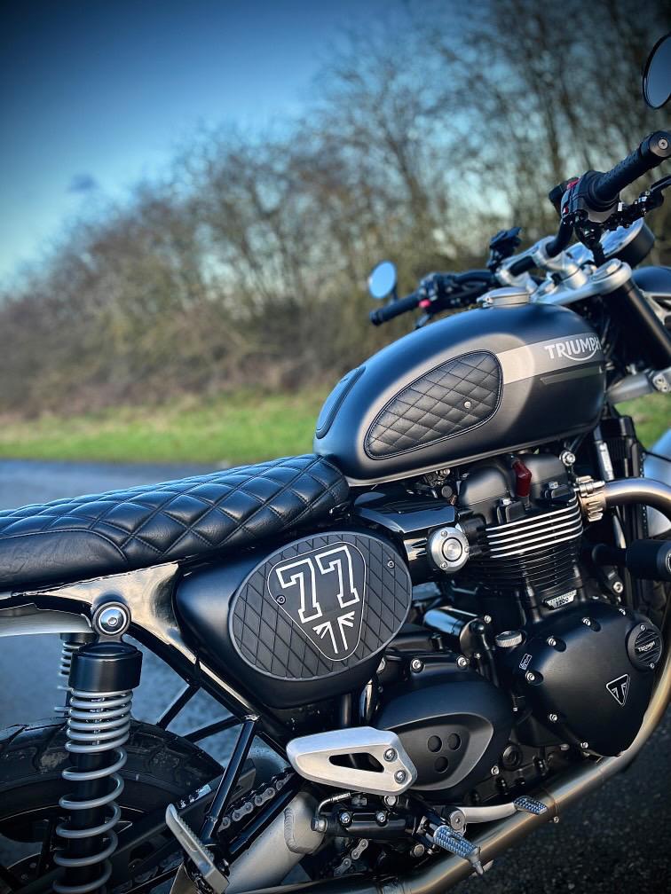 Side Covers for Triumph Speed Twin 1200 (After 2021) – Pair – The Oval Series