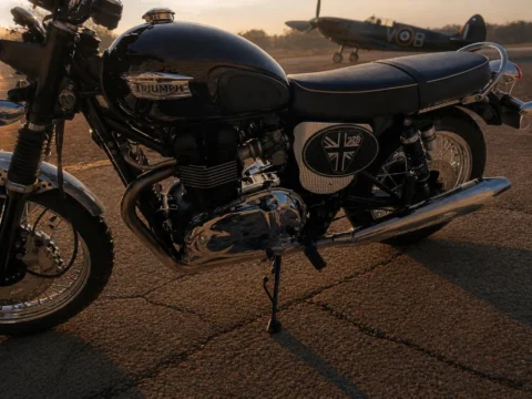 Triumph Bonneville — Side Cover Installed