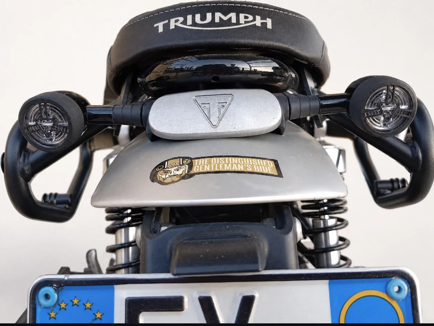Moto de cliente — Detalle del intermitente trasero