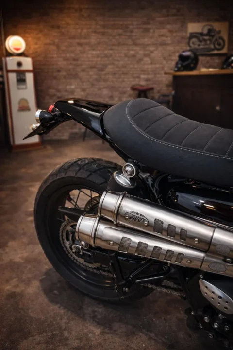Triumph Street Scrambler 900 — Rear Profile
