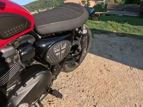 Triumph Street Scrambler 900 — Side Cover Walkaround