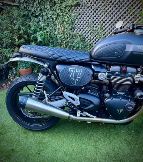 Speed Twin 1200 — Side Cover Installed